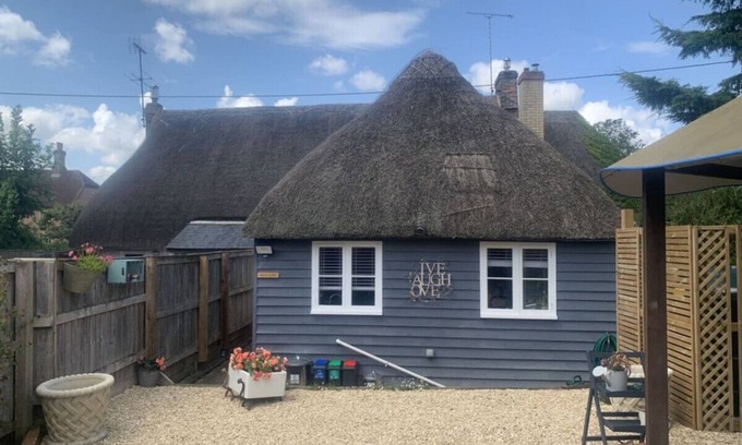 Collingbourne Ducis Casa | The Shack - Thatched Self Contained Annex