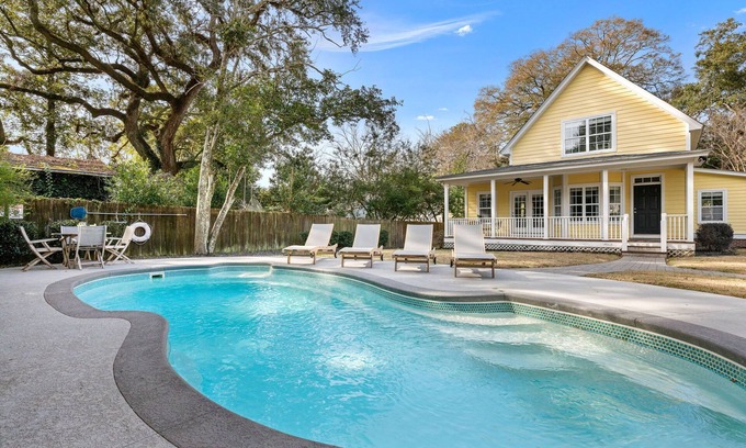 North Charleston Casa | The Shady Oak | Pool in Park Circle