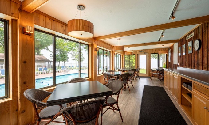 Egg Harbor Hotel | The Shallows Resort