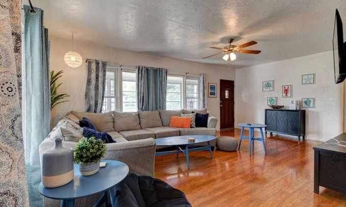 Holly Hill Casa | The Shark Shack-pet friendly, huge yard and ping pong