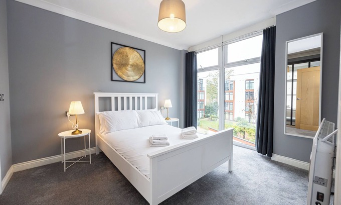 Wythenshawe Apartamento | The Sharston- Close To Airport- Free Secure Parking
