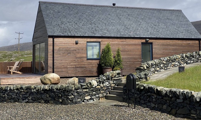 Glen Kyles Cabaña | THE SHEEP STATION TWO, romantic, luxury holiday cottage in Leverburgh