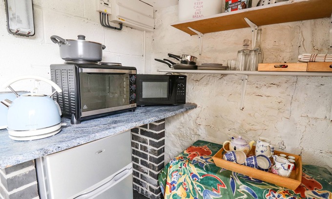 Brecon Cabaña | THE SHEPHERD'S BOTHY ON BLAENBRYNICH FARM in Sennybridge