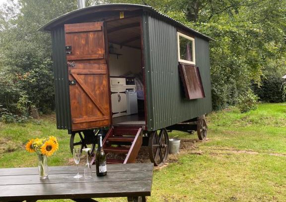 Nantwich Otro | The Shepherd's Hut - Wild Escapes Wrenbury off grid glamping - ages 12 and over