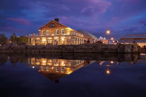 Chatham Hotel | The Ship & Trades