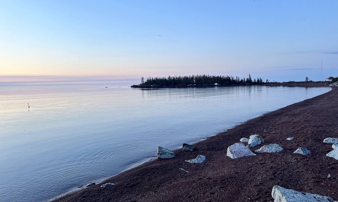 Grand Marais Hotel | The Shoreline Inn