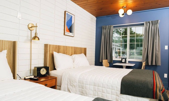Traverse City Hotel | The Sierra Motel