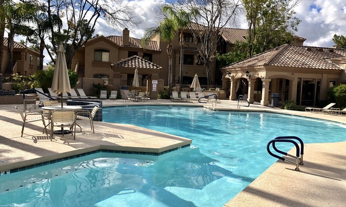 North Scottsdale Condominio | Hermoso y moderno condominio en Scottsdale, impresionantes vistas del resort ~ McDowell Mountain
