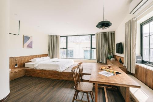 Lang Ha Apartamento | The Silver Lantern Hanoi-Urban Escape with Balcony Access-Coffee 24-7