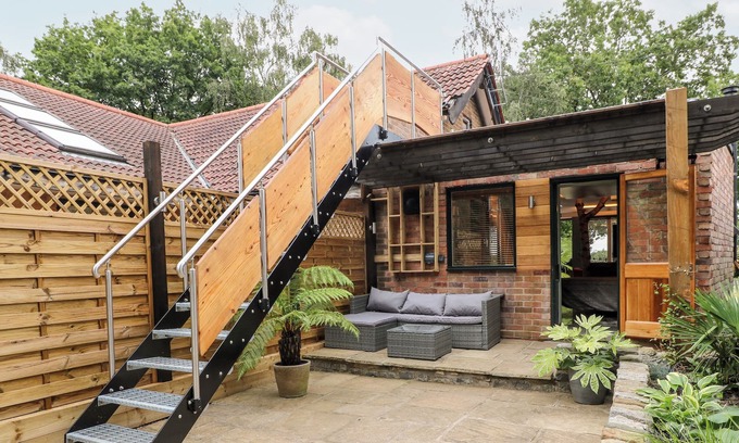 Little Eaton Cabaña | THE SILVERBIRCH ROOM, romantic, with a garden in Horsley Woodhouse