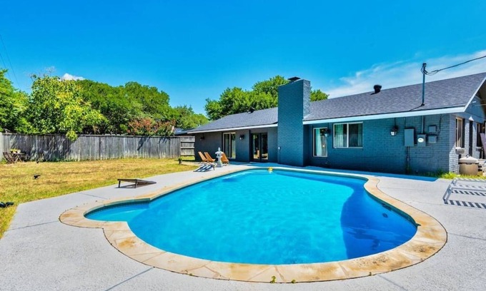 Round Rock West Casa | The Sinatra - Fun, 5BD Home! Huge Pool! Game Room!