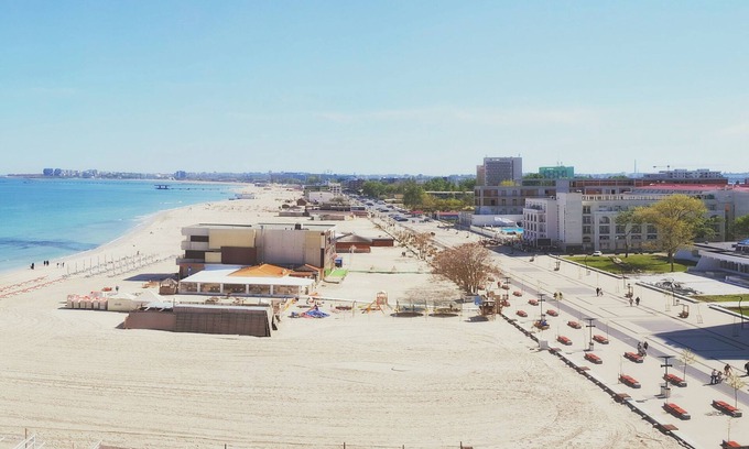 Constanta Apartamento | The Sky Studio