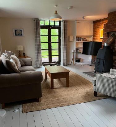 Bodenham Casa | The Smithy, Wonderful Riverside Accommodation