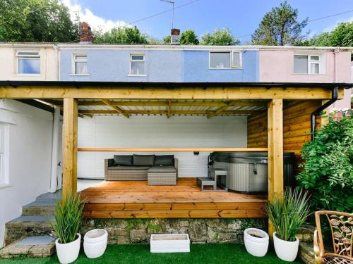 Mumbles Casa | The Smugglers Hideout - Sleeps 4 - with HOT TUB