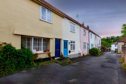 Wells Casa | The Snug - A Quaint Mews Cottage City Centre