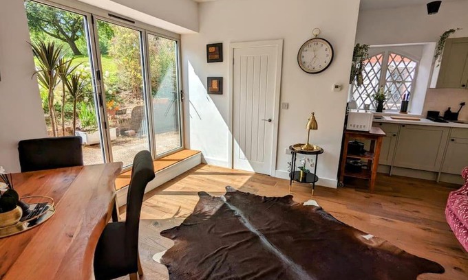 Llandenny Apartamento | The Snug at Cefn Tilla Court