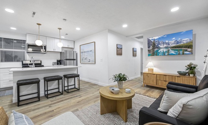 South Jordan Condominio | The SoJo Nest
