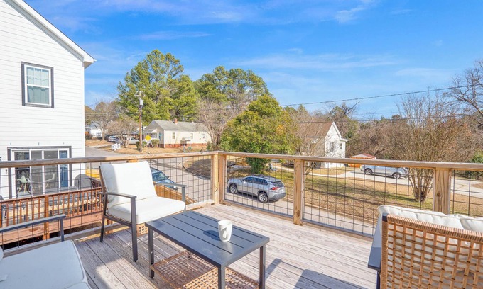 Hayes Casa | The Sojourn at Commonwealth 2-bedroom house in historic Durham with WiFi, AC