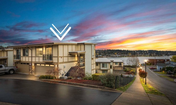 Bremerton Casa | The Sound Landing w/ Beach Access & Theater Room!