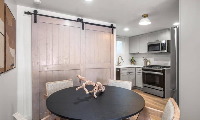 North Redondo Apartamento | The South Bay Retreat