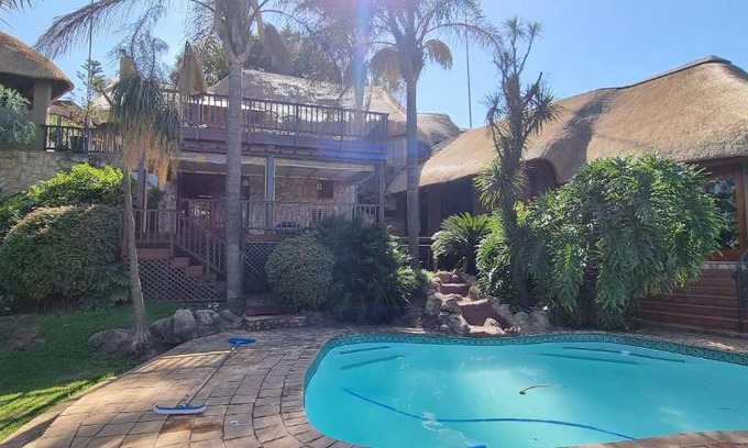 Glenvista Casa | The south country club villa