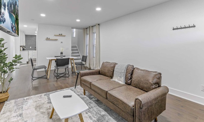 Merion Village Casa | The South Haven 2- 2 BR New Renovation