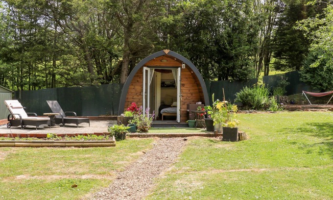 East Grinstead Cabaña | THE SOUTH LODGE RETREAT, pet friendly in East Grinstead