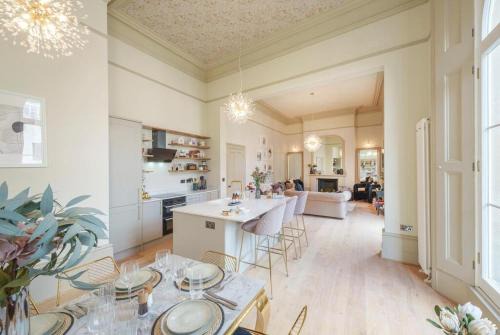 Bristol Old City Apartamento | The Sovereign suite apartment at The Bank of England