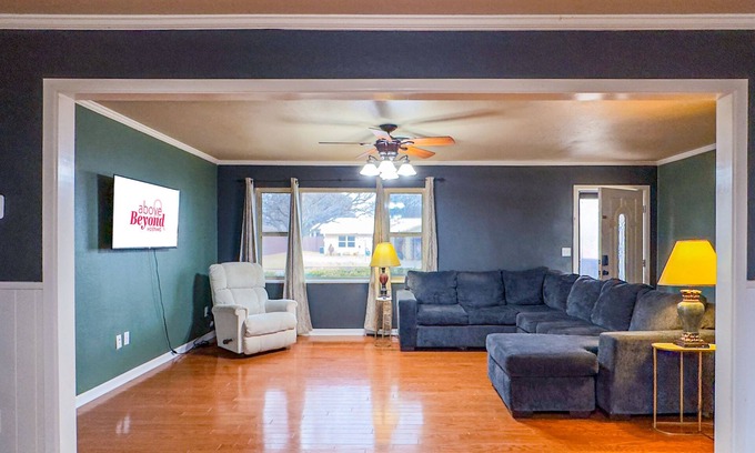 Burkburnett Casa | The Spacious Avocado | 4 Bed, 2 Bath