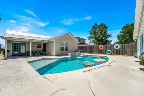 Lynn Haven Casa | The Splash Pad Sleeps 13 w Pool Patio and Garage