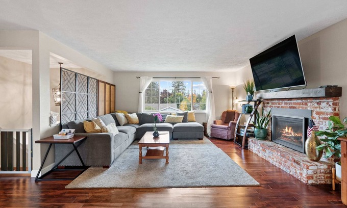 Lincoln Heights Casa | The Spot | Chill South Hill Vibes + Pool Table