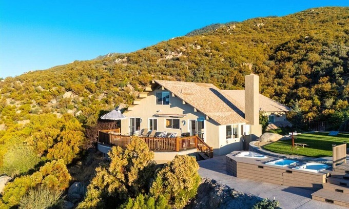 Mountain Center Casa | The Springcrest Chalet