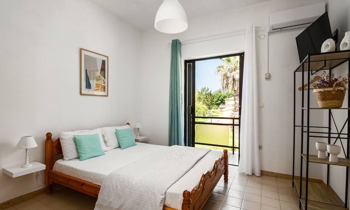 Ipsos Apartamento | The Springfield Corner Apartments by Konnect