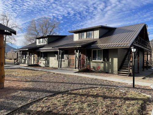 South Fork Cabina | The Spruce Lodge
