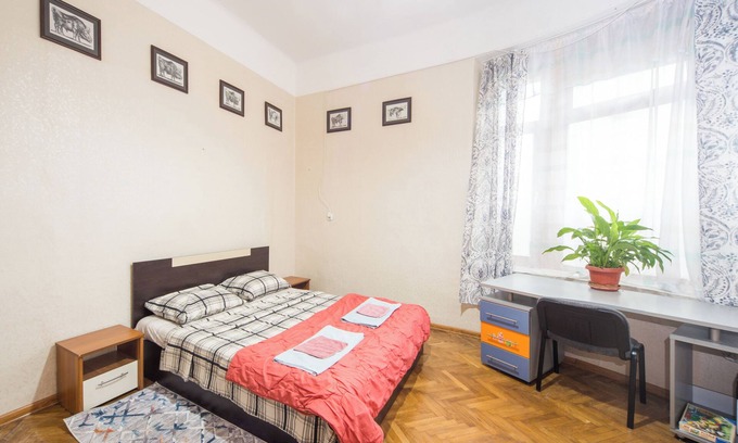 Burgas Center Apartamento | The Square - 2 Bedrooms retro flat with great location, 1st fl