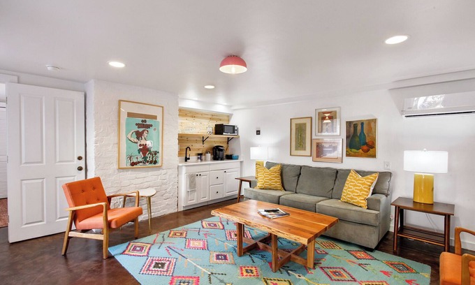 Savannah Victorian District Apartamento | The Squares of Savannah: Modern Chic Apartment by Lucky Savannah