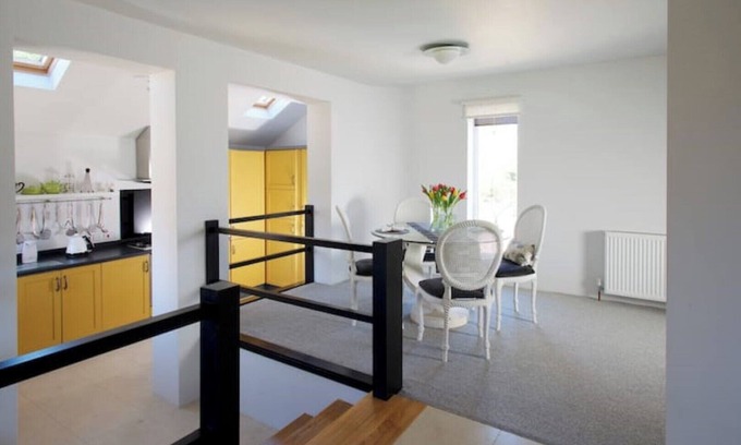 Winfrith Newburgh Casa | The Stable Barn - Luxury Spacious Open Plan Split Level Cottage for Two