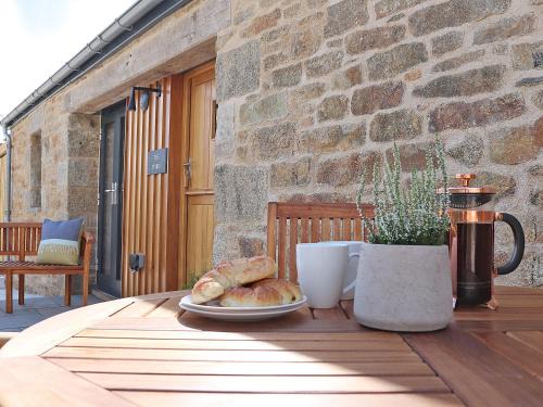 Falmouth Casa | The Stable, Boskensoe Barns