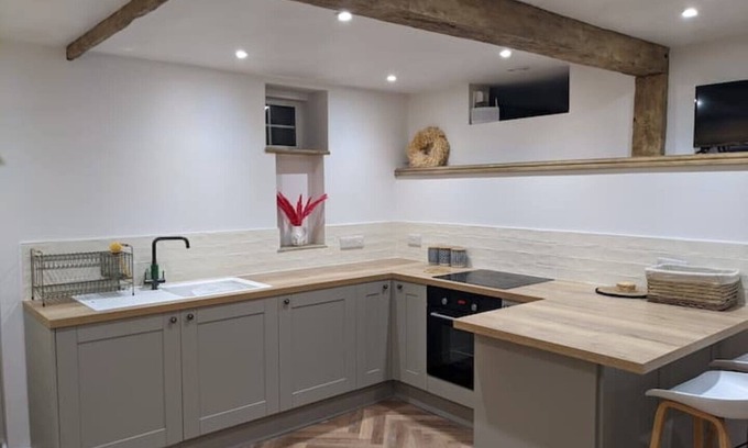 Brent Knoll Casa | The Stable - cosy, romantic space in a quiet village location