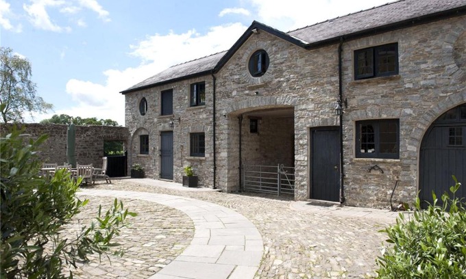 Pentrefelin Apartamento | The Stable Loft, Llwynhelig Manor