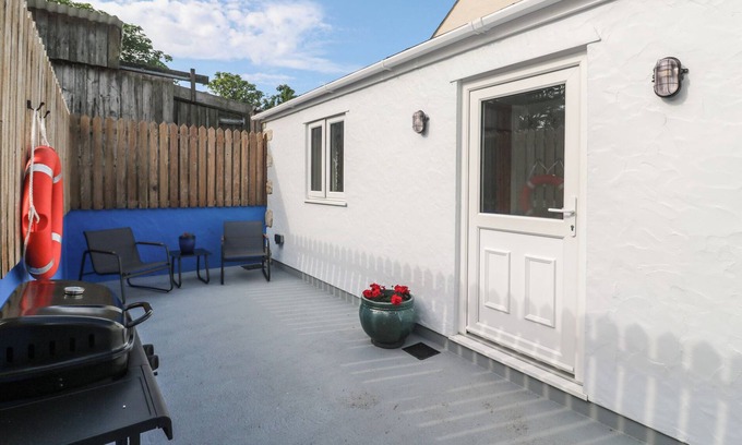Rosudgeon Cabaña | THE STABLE, pet friendly, character holiday cottage in Rosudgeon