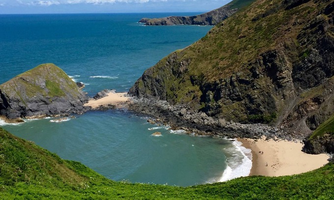 Tremain Cabaña | The Stables -3 miles from stunning Aberporth Beach