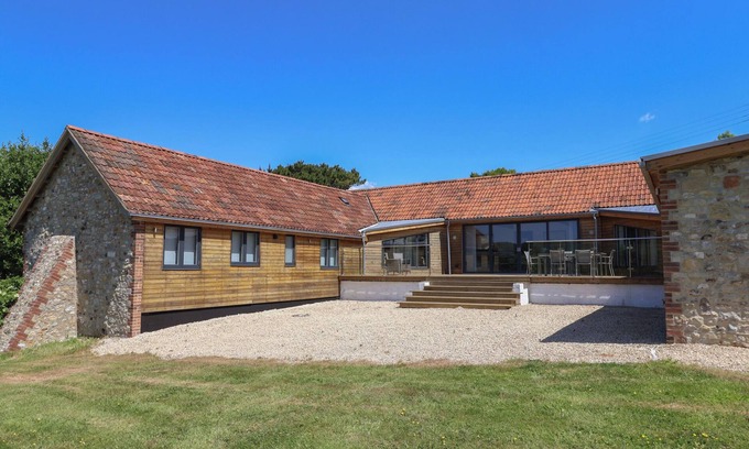 Lyme Regis Casa | THE STABLES, family friendly, character holiday cottage in Uplyme