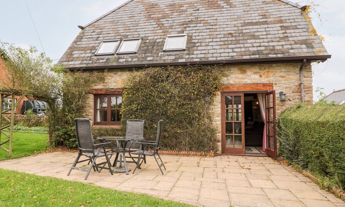 Sturminster Newton Cabaña | Los establos, acepte mascotas en Sturminster Newton, Ref 1854