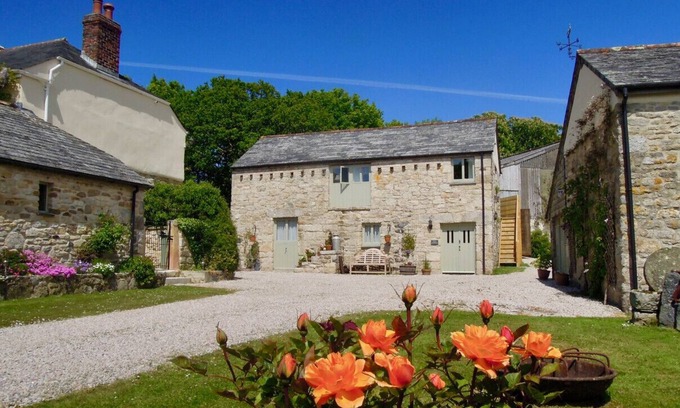 High Street Cabaña | The Stables - Lanjeth