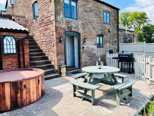 Monmouth Casa | The Stables - Luxury Holiday Cottage