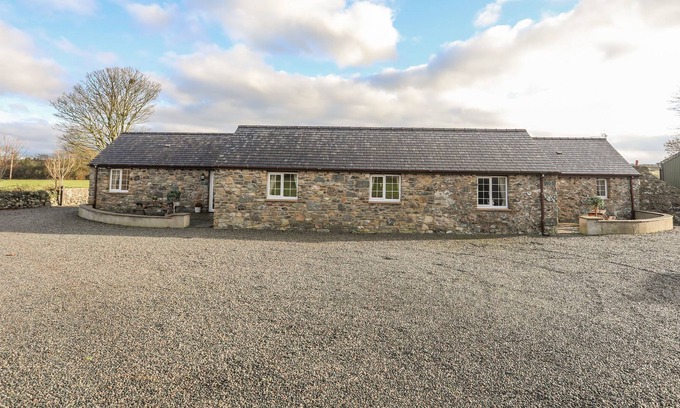 Bodorgan Cabaña | THE STABLES, pet friendly, character holiday cottage in Llangefni