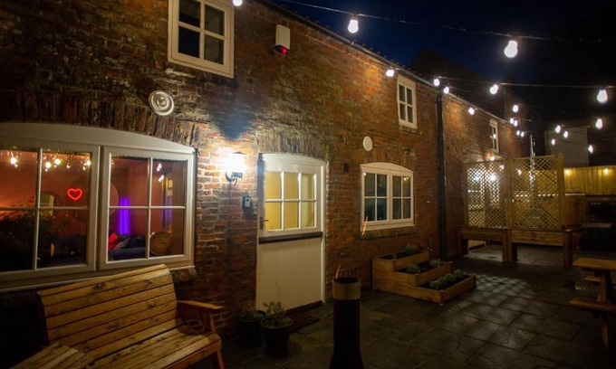 Rudston Apartamento | The Stables - Quirky one bed holiday home with wood fired hot tub