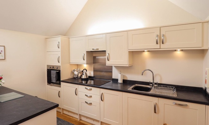 North Somercotes Cabaña | THE STABLES, romantic, character holiday cottage in North Somercotes