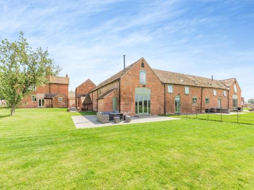 Shrewsbury Casa | The Stables - Uk44139
